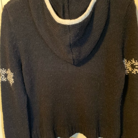 Zip Front Sweater Hoodie w/Snowflakes & PomPom Details - Picture 2 of 5